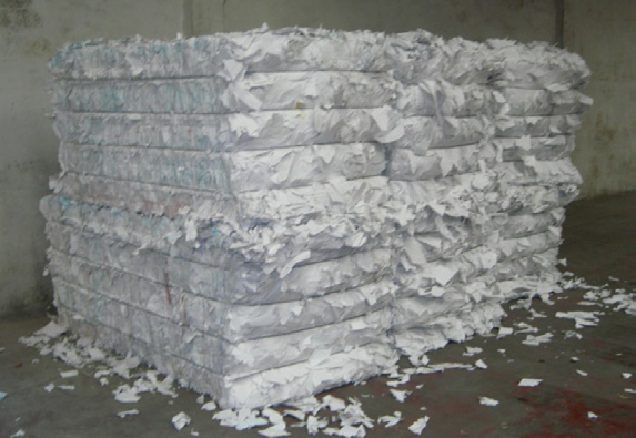 Papier- en snipperbalen geproduceerd door ORWAK Horizontal 15 AT