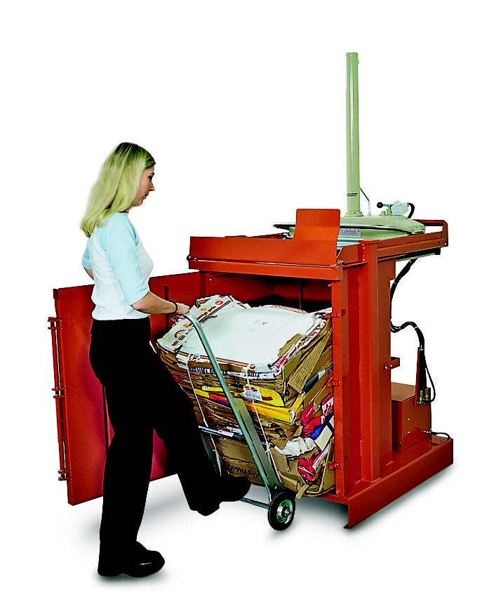 ORWAK FLEX 5010-E verticale balenpers tijdens het laden van karton