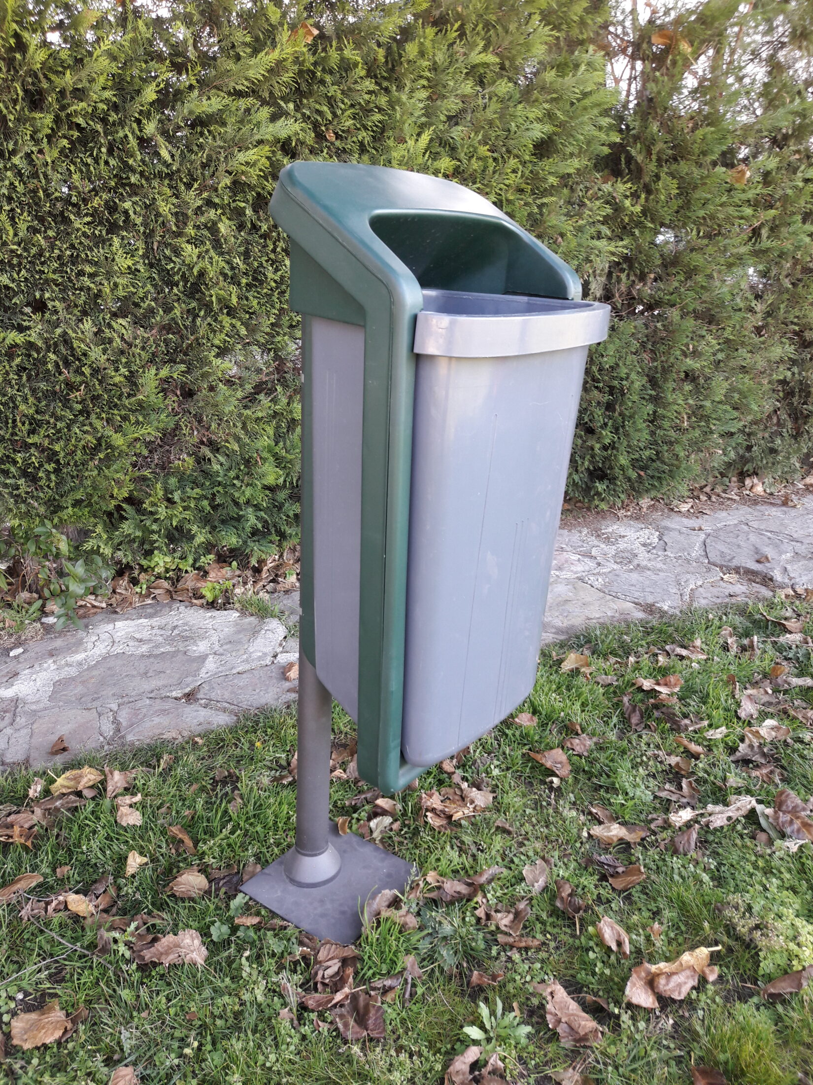 Elegant 50 liter straatafvalbak tijdens onderhoud Meer regels weergeven