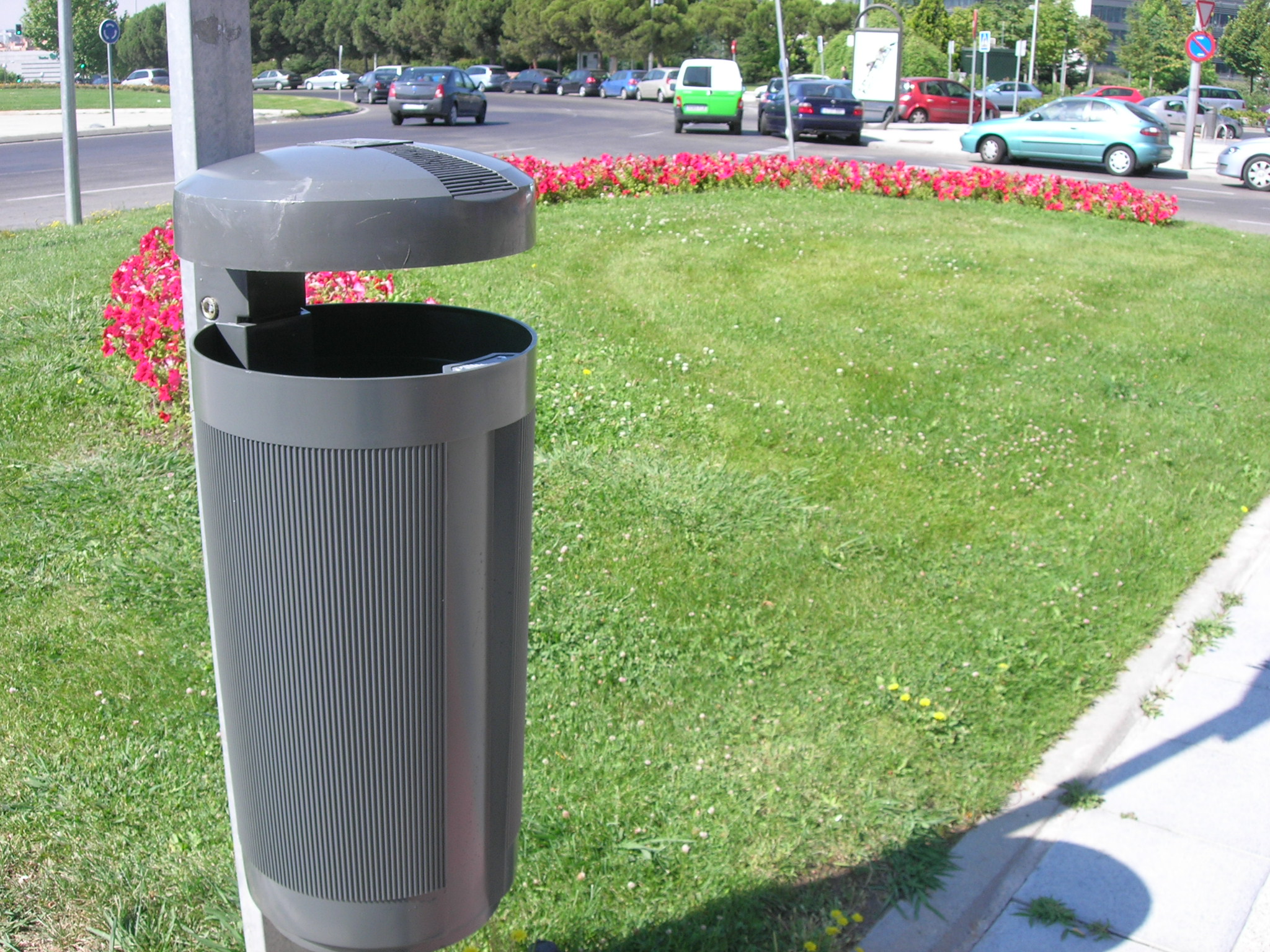 Prima Linea 50 liter straatafvalbak in openbare ruimte