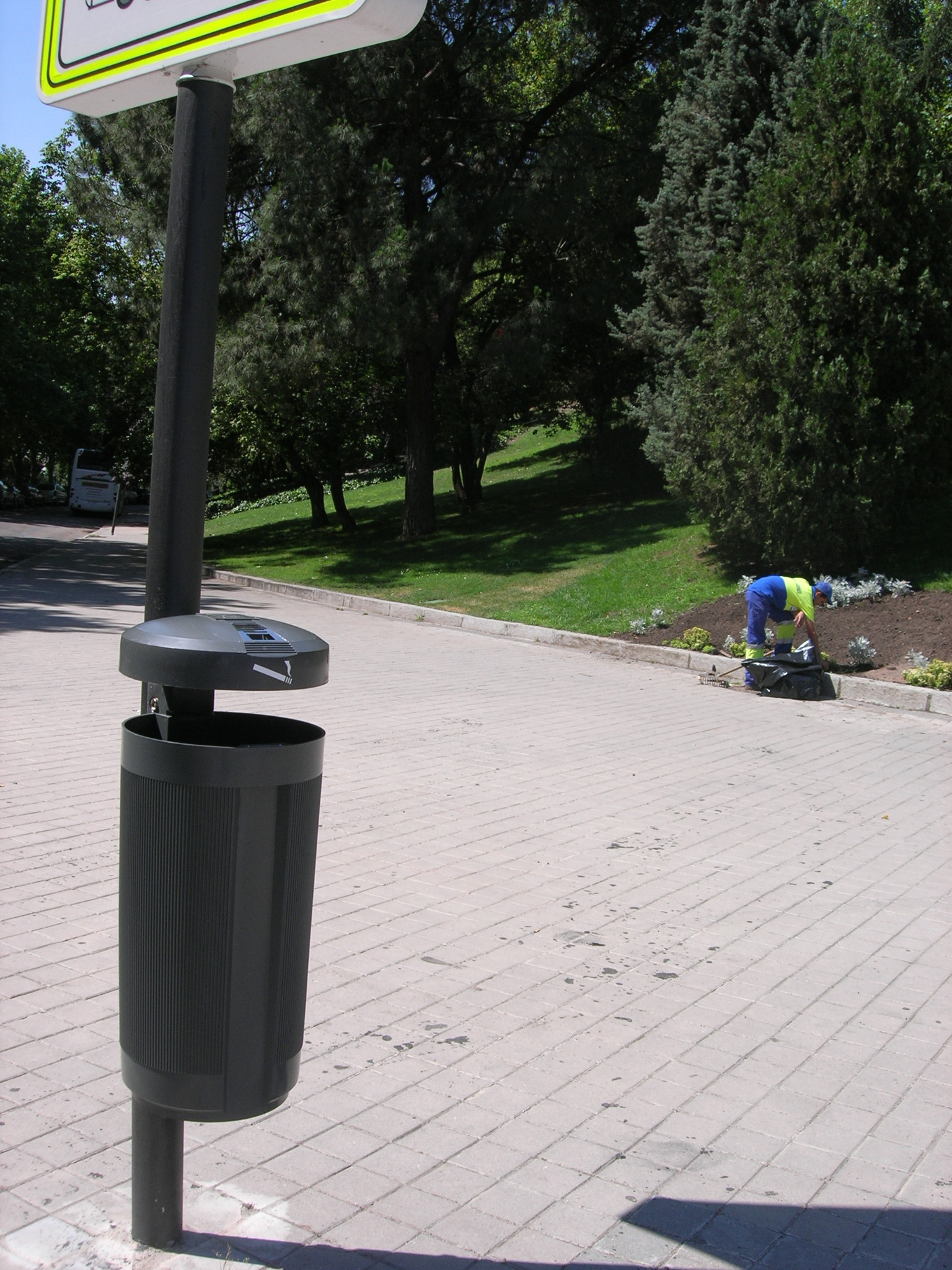 Prima Linea 50 liter afvalbak met vandalismebestendige structuur